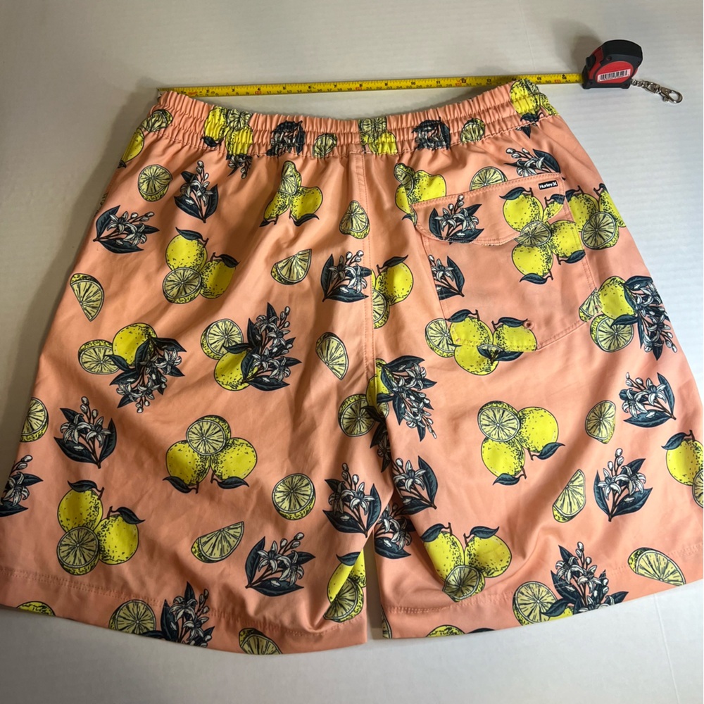 Hurley Men’s Lemon Swim Shorts Size M with stretchy liner - Picture 4 of 5